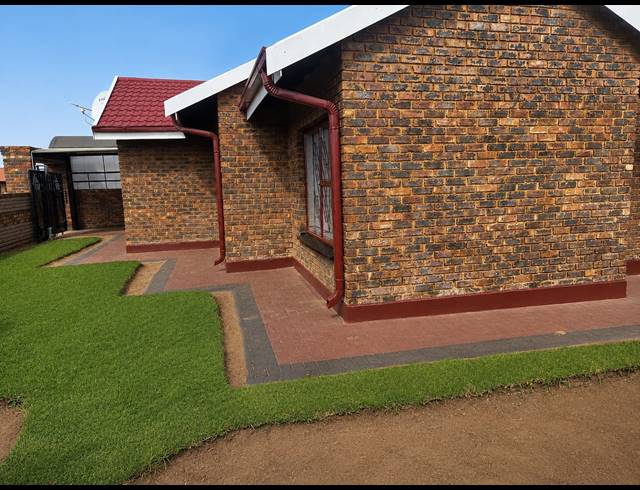 3 BEDROOM HOUSE FOR SALE IN EVATON WEST